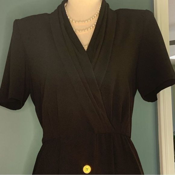 LIZ CLAIBORNE VINTAGE BLACK DRESS | 44” LENGTH | STUNNING  CONDITION | PETITE 6 - Picture 4 of 16